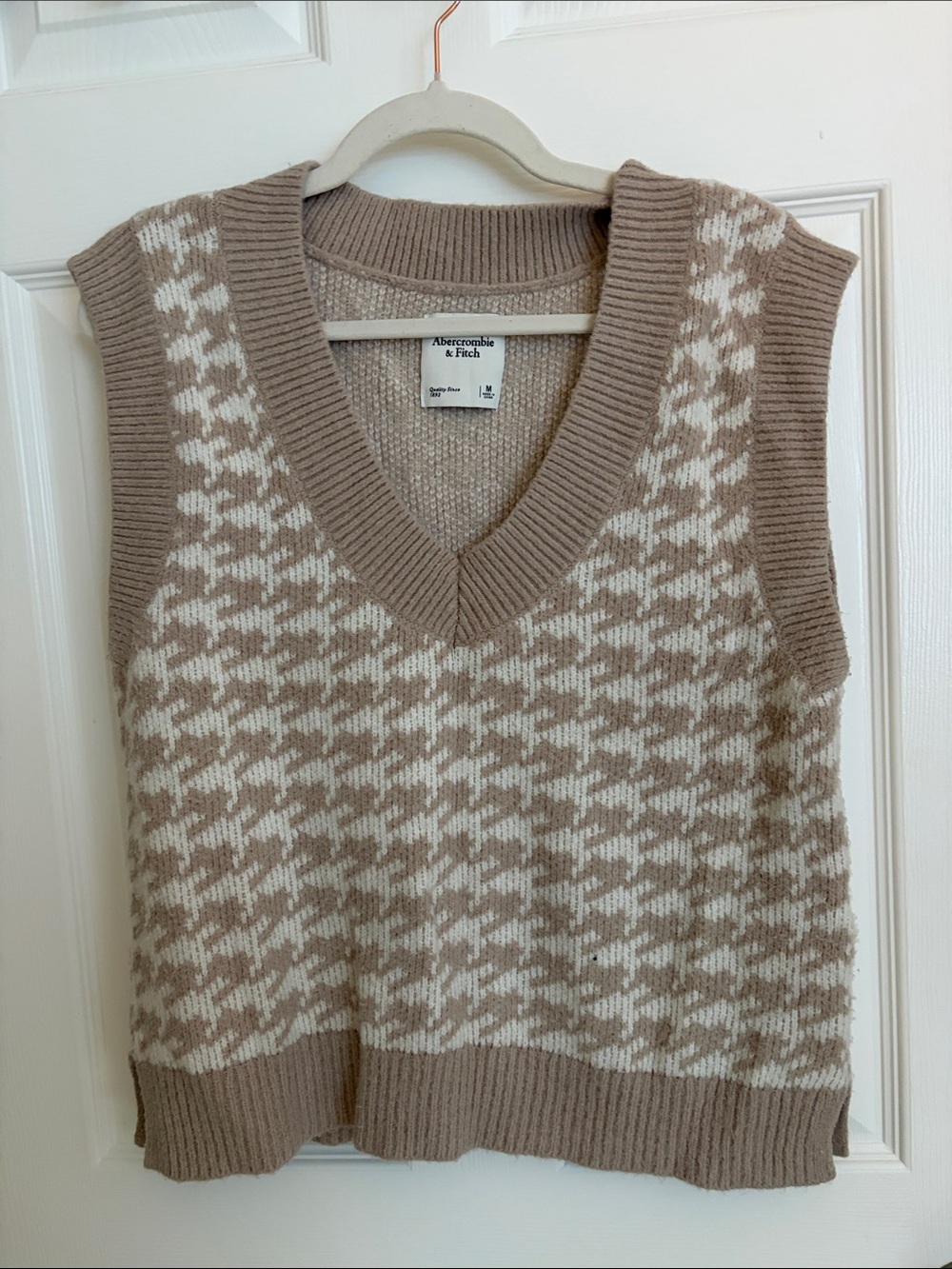 Abercrombie & Fitch Taupe and Cream Houndstooth V-Neck Sweater Vest